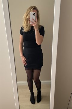 Naughtyboredwife from Greater London,United Kingdom