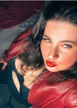 Roxxieinred from Greater London,United Kingdom